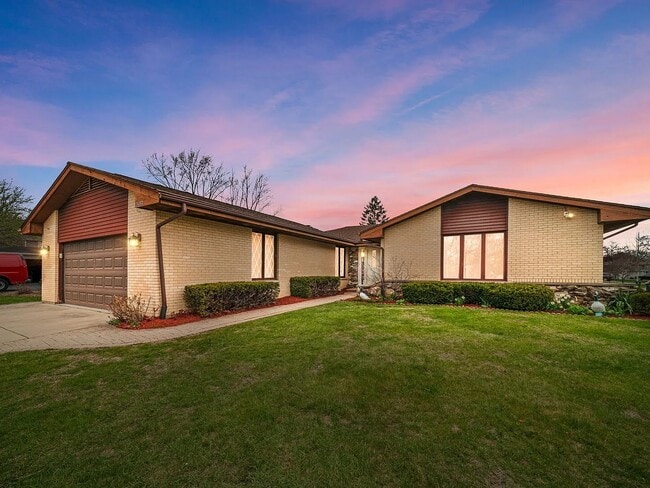 property at 2653 N Bradford Dr