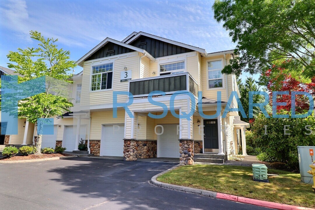 1855 Trossachs Blvd SE in Sammamish, WA - Building Photo