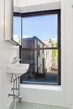 117 Perry St in New York, NY - Building Photo - Building Photo