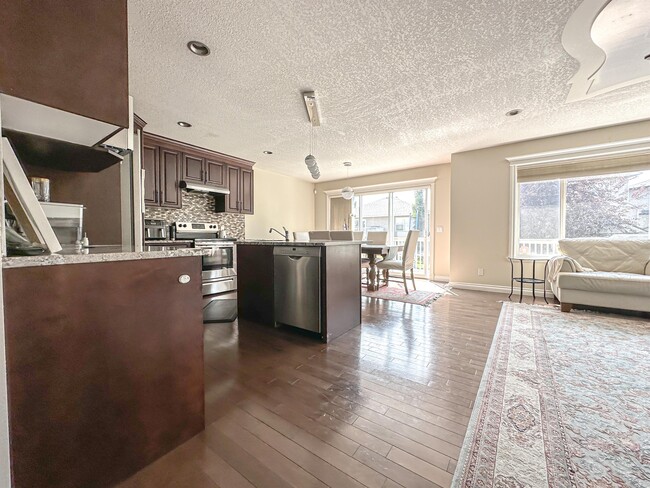 1005 Panorama Hills Dr NW in Calgary, AB - Building Photo - Building Photo