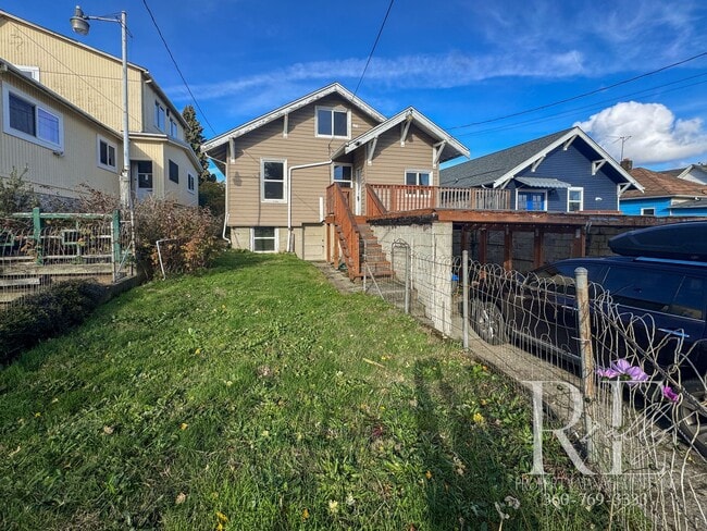 1217 4th St in Bremerton, WA - Foto de edificio - Building Photo