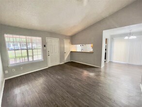 12005 Arrowwood Dr in Austin, TX - Foto de edificio - Building Photo