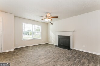 6738 Merrywood Dr in Fairburn, GA - Building Photo - Building Photo