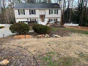 210 Pinehurst Ln in Marietta, GA - Foto de edificio - Building Photo