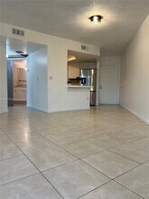 8353 Lake Dr, Unit 405 in Doral, FL - Building Photo - Building Photo