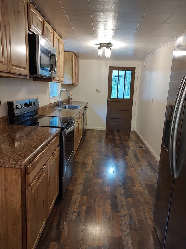 163 Reeves Cove Rd in Candler, NC - Building Photo - Building Photo