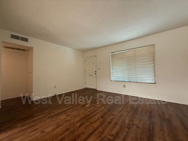302 Calvin St in Taft, CA - Building Photo - Building Photo