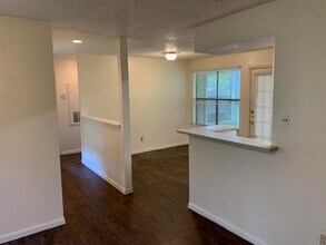 8812 Schick Rd in Austin, TX - Building Photo - Building Photo