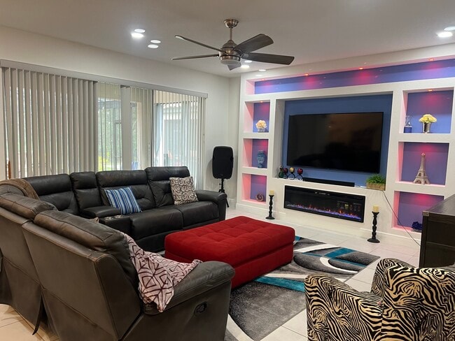 3855 Carrick Bend Dr in Kissimmee, FL - Foto de edificio - Building Photo