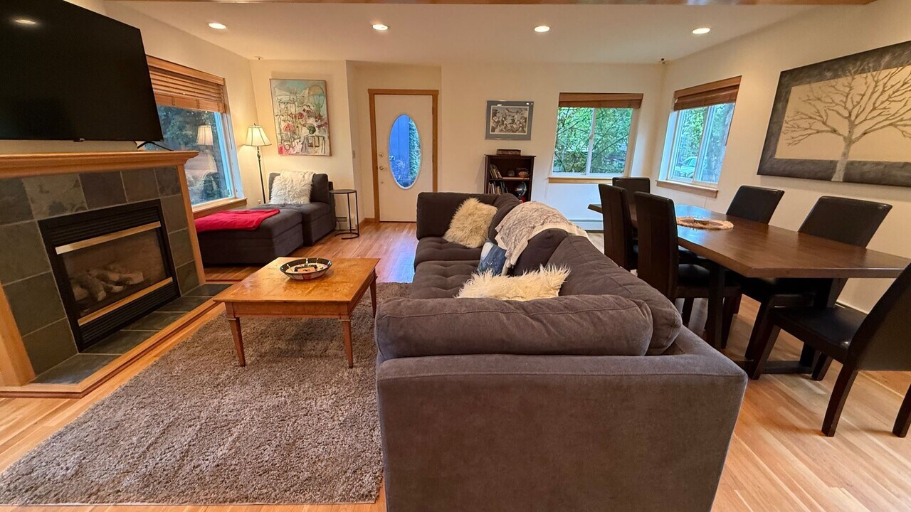 1644 W 11th Ave in Anchorage, AK - Building Photo