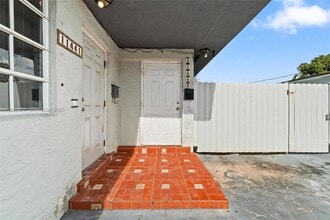 11441 SW 2nd St, Unit 11443 in Miami, FL - Building Photo - Building Photo