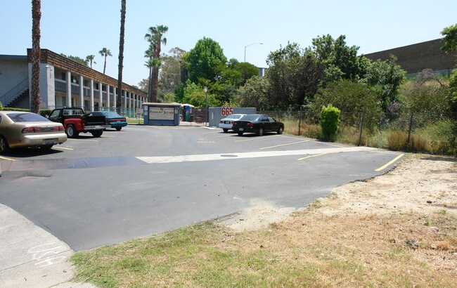 Fairmont Square Apartments in Glendale, CA - Building Photo - Building Photo