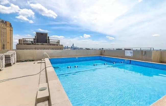 2728 N Hampden Ct, Unit 1604 in Chicago, IL - Building Photo - Building Photo