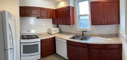 55 Donaldson Ave, Unit 2 in Rutherford, NJ - Building Photo - Building Photo