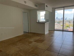 1 Glen Royal Pkwy in Miami, FL - Foto de edificio - Building Photo