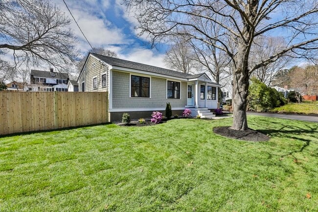 7 Christopher St in Newburyport, MA - Building Photo - Building Photo