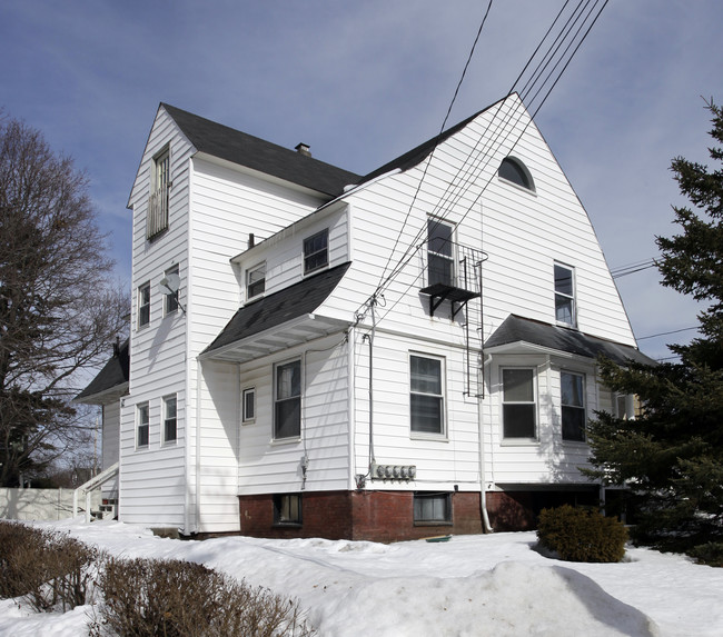 1283 Narragansett Blvd in Providence, RI - Foto de edificio - Building Photo