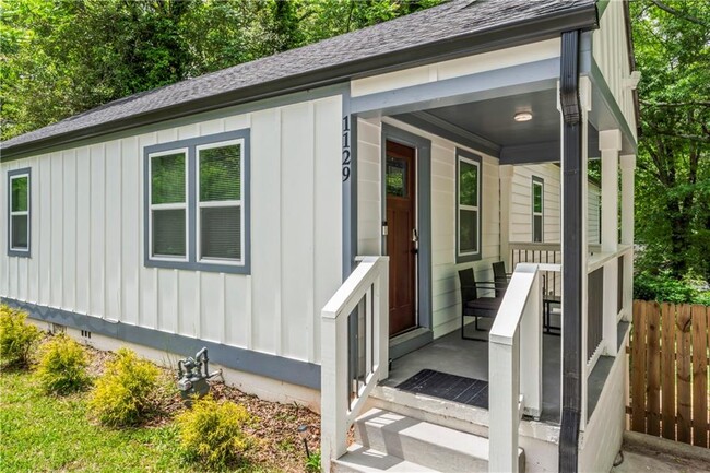1129 Graymont Dr SW in Atlanta, GA - Building Photo - Building Photo