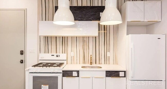 Massive 3 Bed (Flex 4 Bed) 3.5 Bath Duplex with Private Backyard in Bed-Stuy, Unit 1A