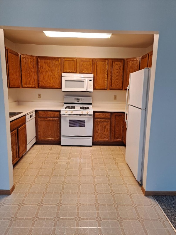 5725 W Barton St in Ludington, MI - Foto de edificio - Building Photo