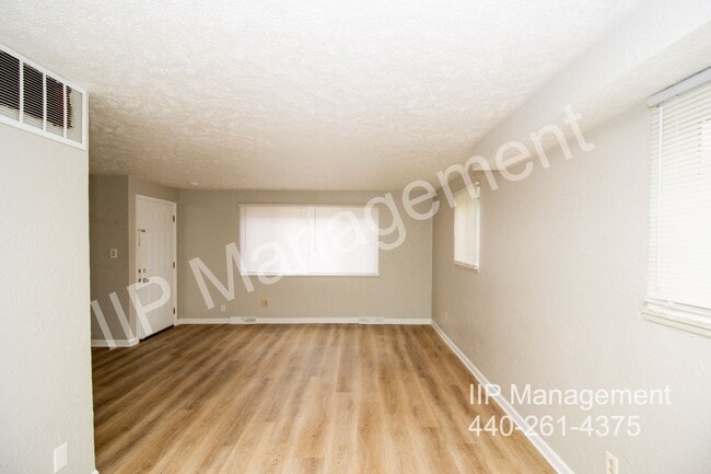 23984 Banbury Cir in Warrensville Heights, OH - Building Photo - Building Photo