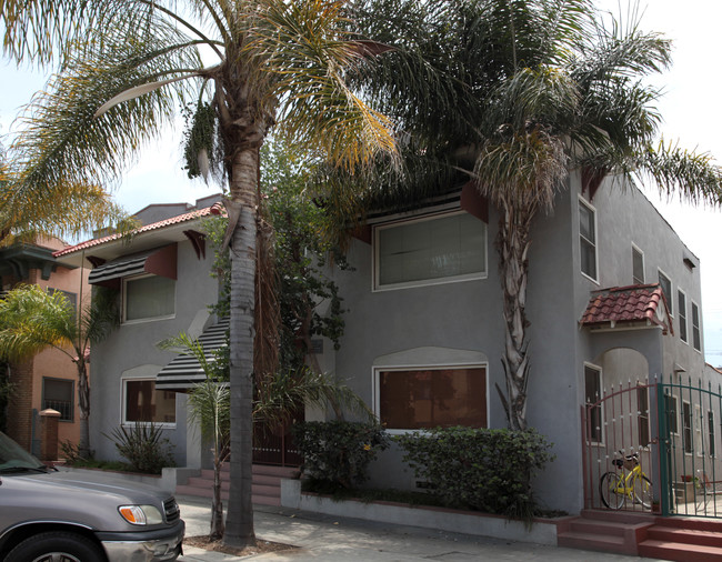 1334 E 2nd St in Long Beach, CA - Foto de edificio - Building Photo
