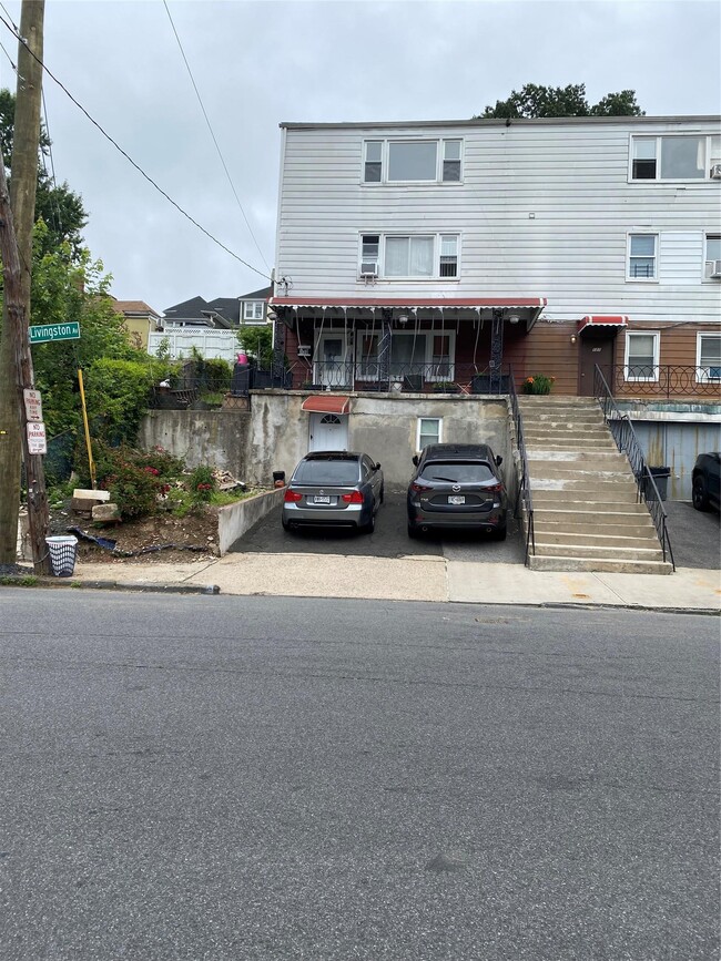 property at 120 Livingston Ave