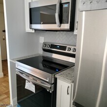 377 S Harrison St in East Orange, NJ - Building Photo - Building Photo