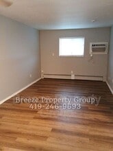 4912 Douglas Rd in Toledo, OH - Building Photo - Building Photo