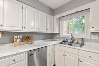 1207 Timbers Ln in Greeneville, TN - Foto de edificio - Building Photo