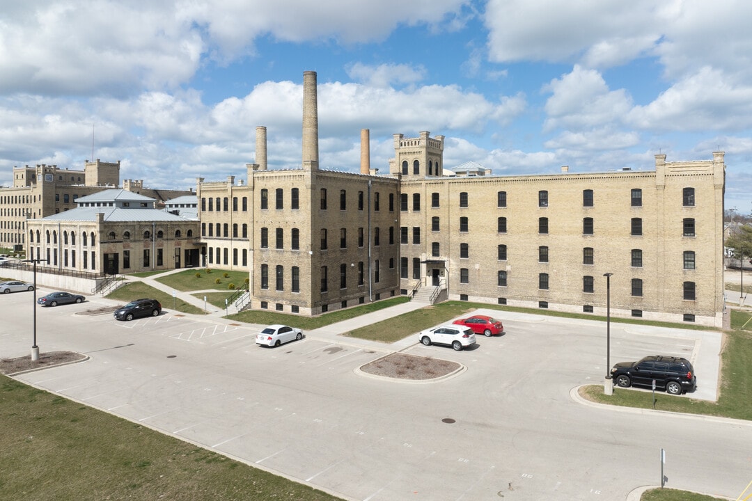 Arabella in Racine, WI - Foto de edificio
