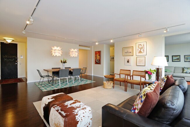 330 W Diversey Pkwy in Chicago, IL - Building Photo - Building Photo