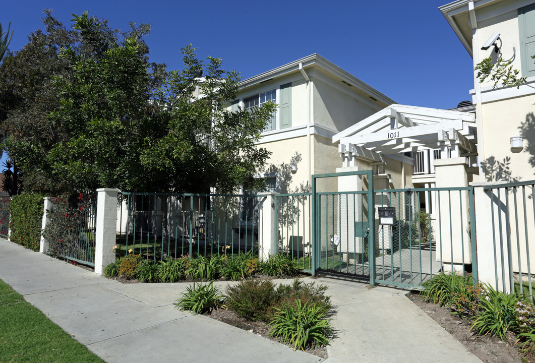 Palm Village in Los Angeles, CA - Foto de edificio