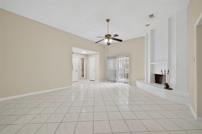 6415 Grandvale Dr in Houston, TX - Building Photo - Building Photo