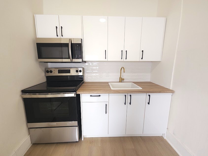 41 Elizabeth St in St Catharines, ON - Building Photo