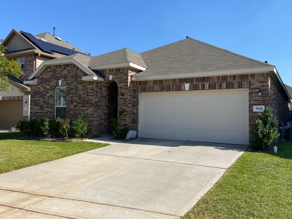 5914 River Timber Trl in Humble, TX - Building Photo