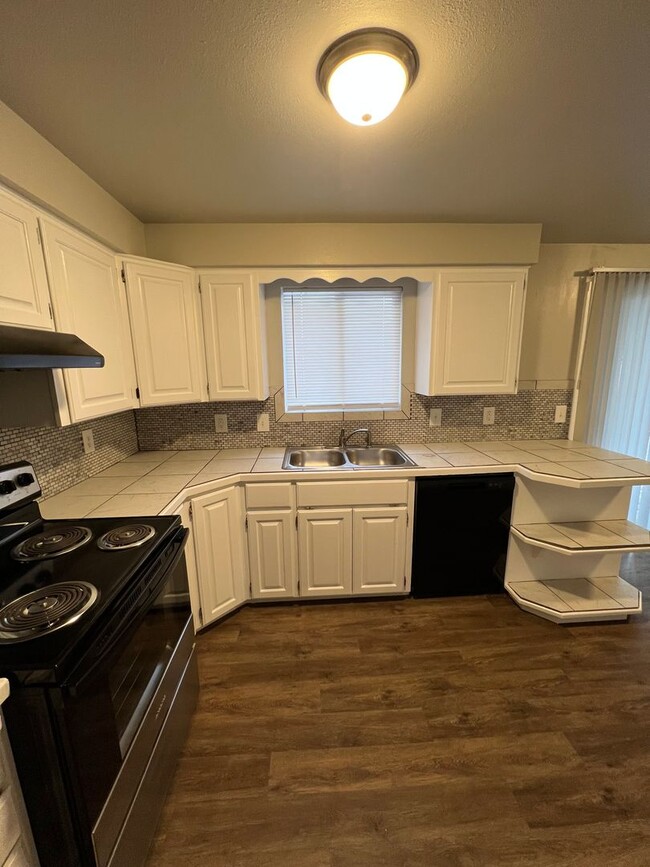 328-328 E Wabash Ave