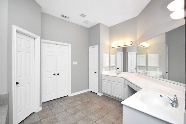 10 E Artist Grove Cir in Spring, TX - Building Photo - Building Photo