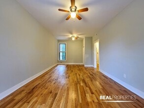 627 W Oakdale Ave, Unit 3 in Chicago, IL - Building Photo - Building Photo