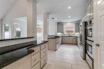 7508 Primrose Dr in Irving, TX - Foto de edificio - Building Photo