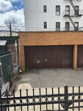 2415 41st St, Unit 1R in Astoria, NY - Building Photo - Building Photo