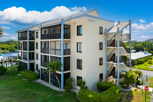 Marina Town Condos in North Fort Myers, FL - Building Photo - Building Photo