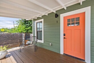 1239 Eleanor St in Austin, TX - Building Photo - Building Photo