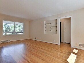 17000 Canyon Dr in Lake Oswego, OR - Building Photo - Building Photo