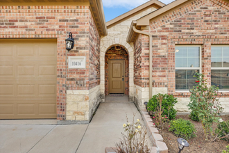 10416 Talus Dr in Fort Worth, TX - Foto de edificio - Building Photo