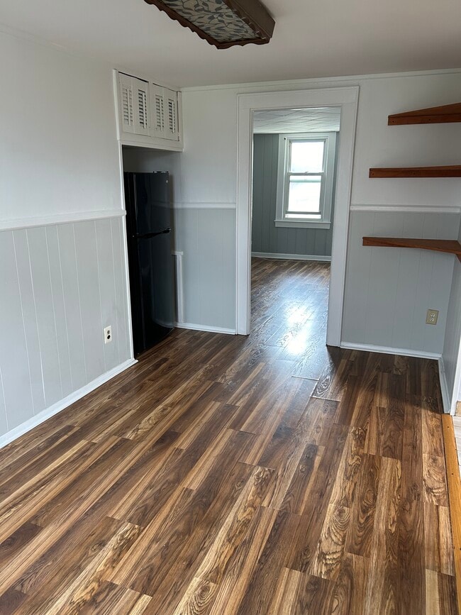 16 Willow Ave, Unit 2 bedroom, 2nd floor apartment in Pompton Lakes, NJ - Foto de edificio - Building Photo