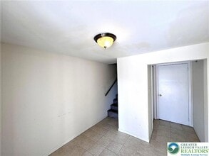 8315 Countryside Ln in Fogelsville, PA - Building Photo - Building Photo