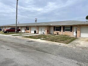 2241 Granada Dr in South Daytona, FL - Building Photo - Building Photo