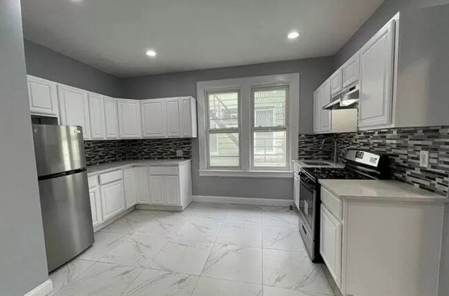 356 Leslie St in Newark, NJ - Building Photo - Building Photo