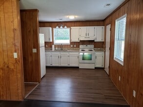 5438 Sidbury Rd in Castle Hayne, NC - Building Photo - Building Photo